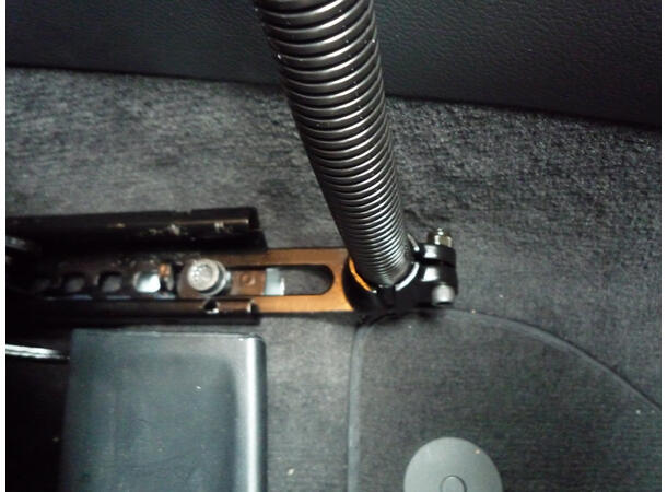 RAM Mount Vehicle Mount with 18" Aluminum Rod and Round Plate 