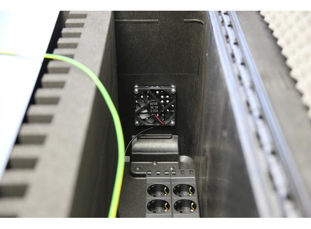 Leba NoteCase for 16 Laptops Power outlets | 16 Laptops | Black 