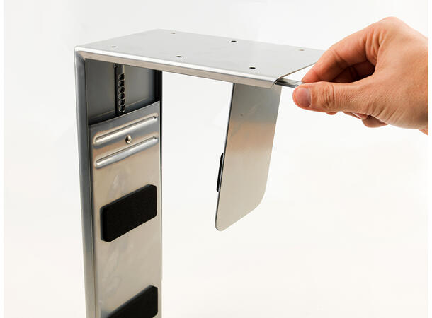 Kenson Twin Line PC Mount Todelt ramme hvor PCen skyves opp. 