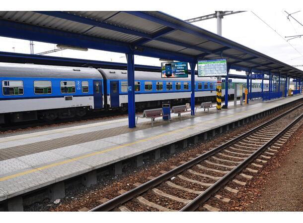 Peerless 55" XtremeTM High Bright Outdoor Display, IP66, 2500 nits 